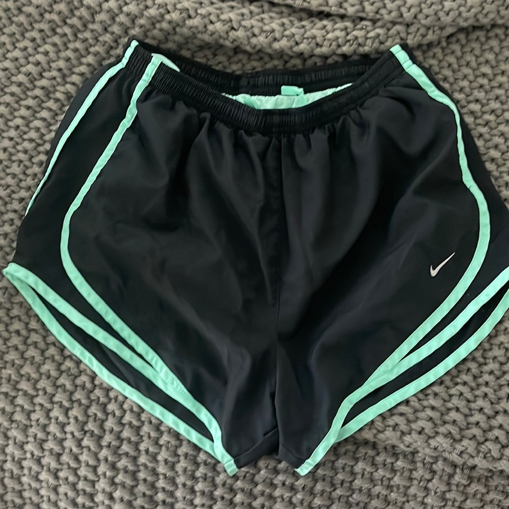 Nike shorts size M